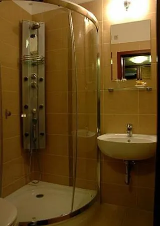 Apartmanszoba Lelle A Napfeny Strand Koezeleben *
