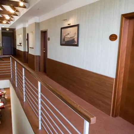 Апарт-отель Apartmanszoba Lelle A Napfeny Strand Koezeleben