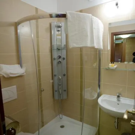 Apartmanszoba Lelle A Napfeny Strand Koezeleben Апарт-отель Балатонлелле