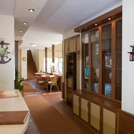 Apartmanszoba Lelle A Napfeny Strand Koezeleben * Балатонлелле