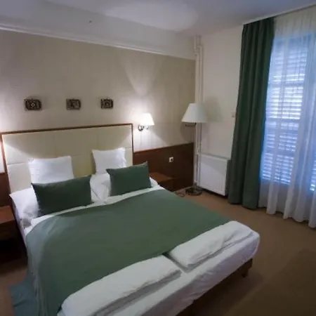 Apartmanszoba Lelle A Napfeny Strand Koezeleben