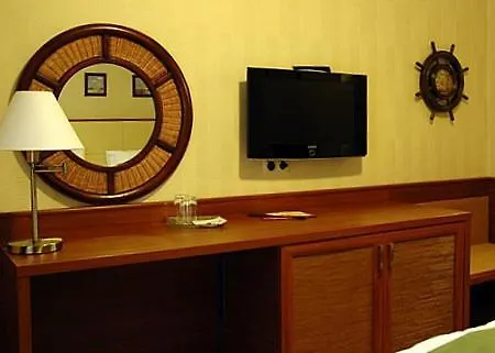 Апарт-отель Apartmanszoba Lelle A Napfeny Strand Koezeleben