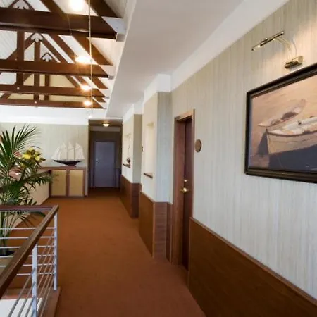 Apartmanszoba Lelle A Napfeny Strand Koezeleben Апарт-отель Балатонлелле